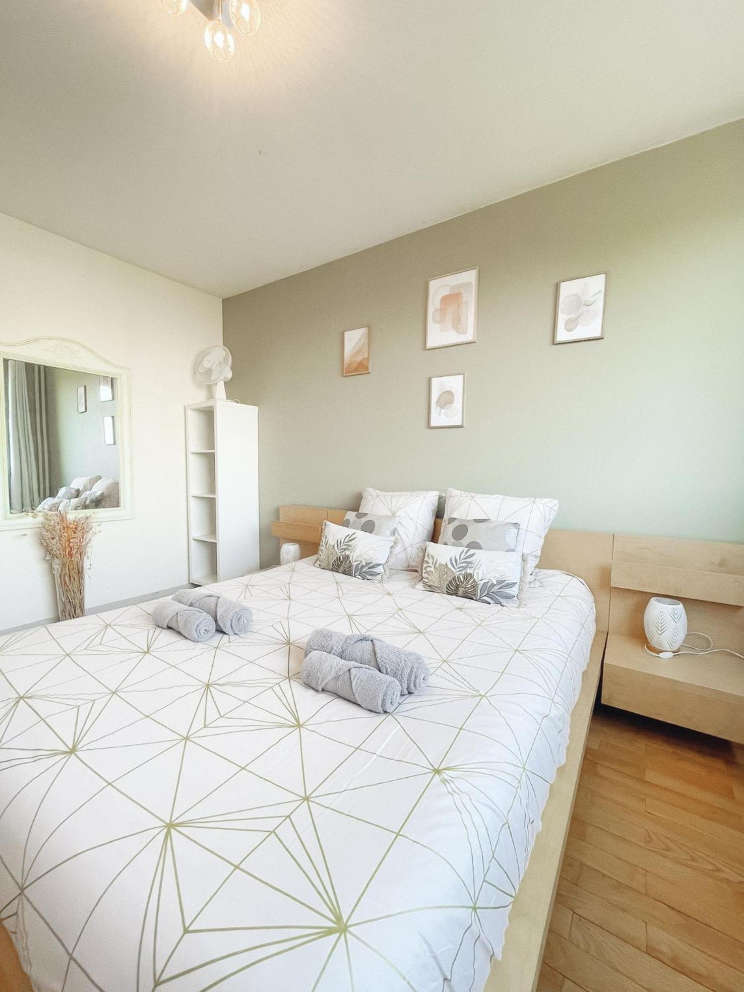Appartement Spacieux Avec Balcon Bourg-en-Bresse Exterior foto